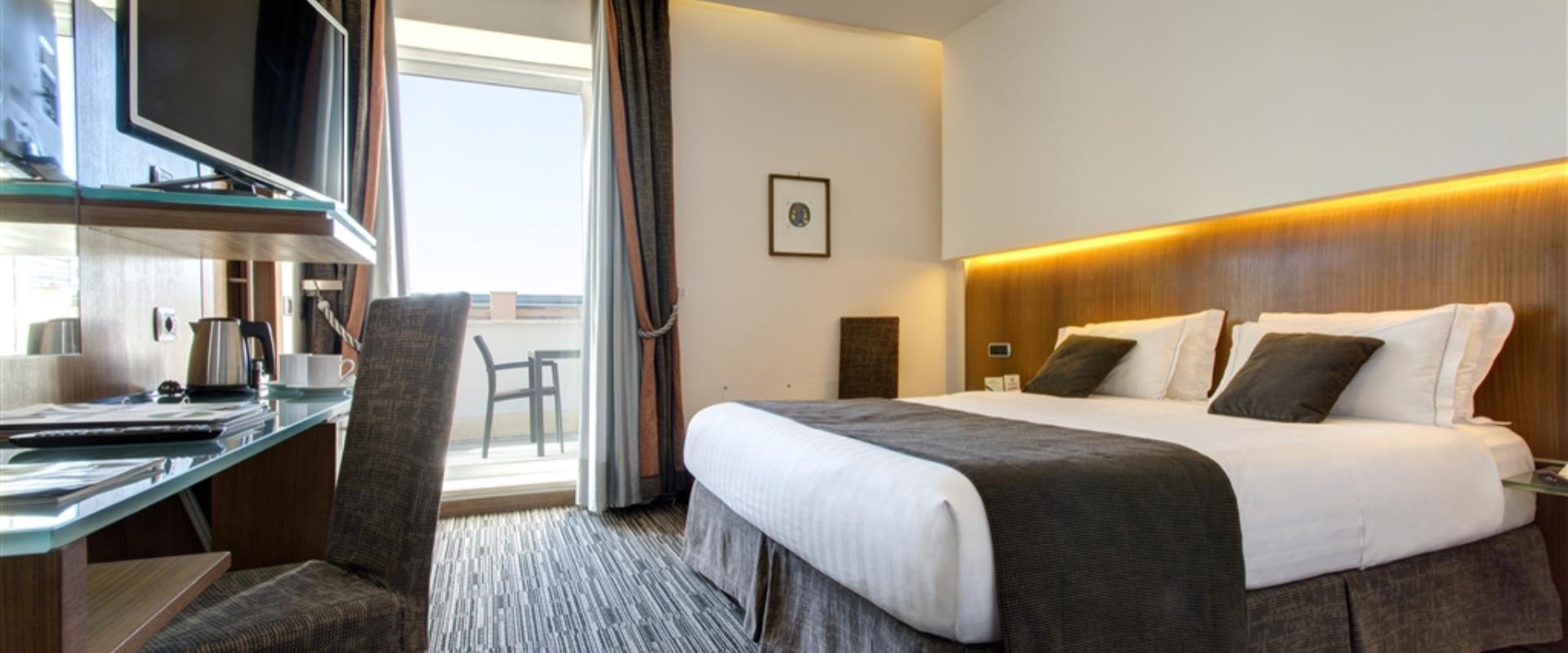 Book/reserve a room in Roma, stay at the Best Western Plus Hotel Universo